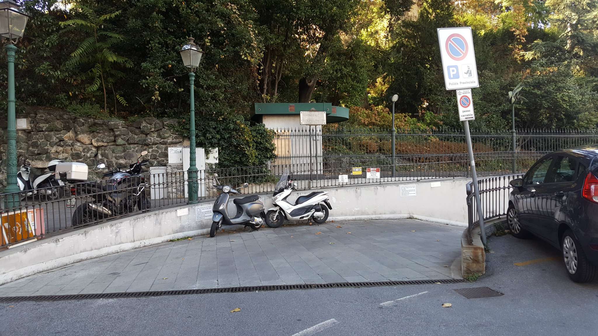 Box auto - Posto auto GENOVA vendita    Home Gallery