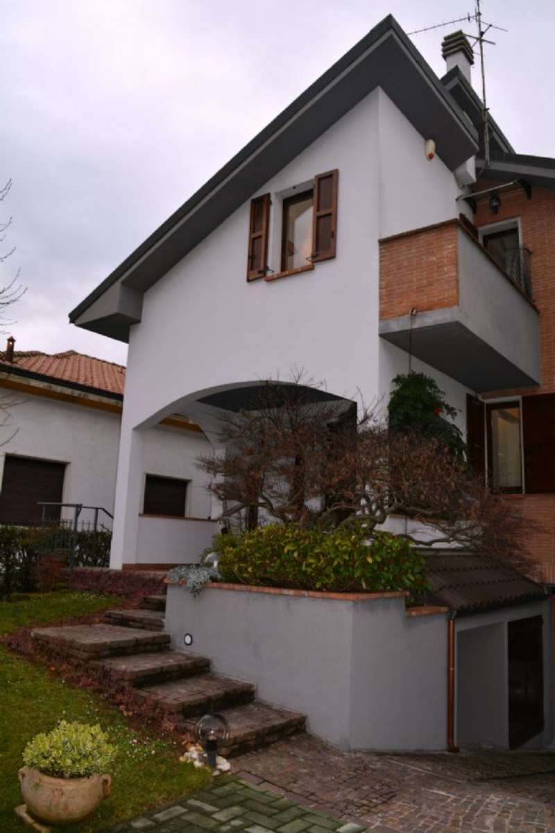 Villa LESMO vendita   Maddalena di Canossa Il Metroquadro