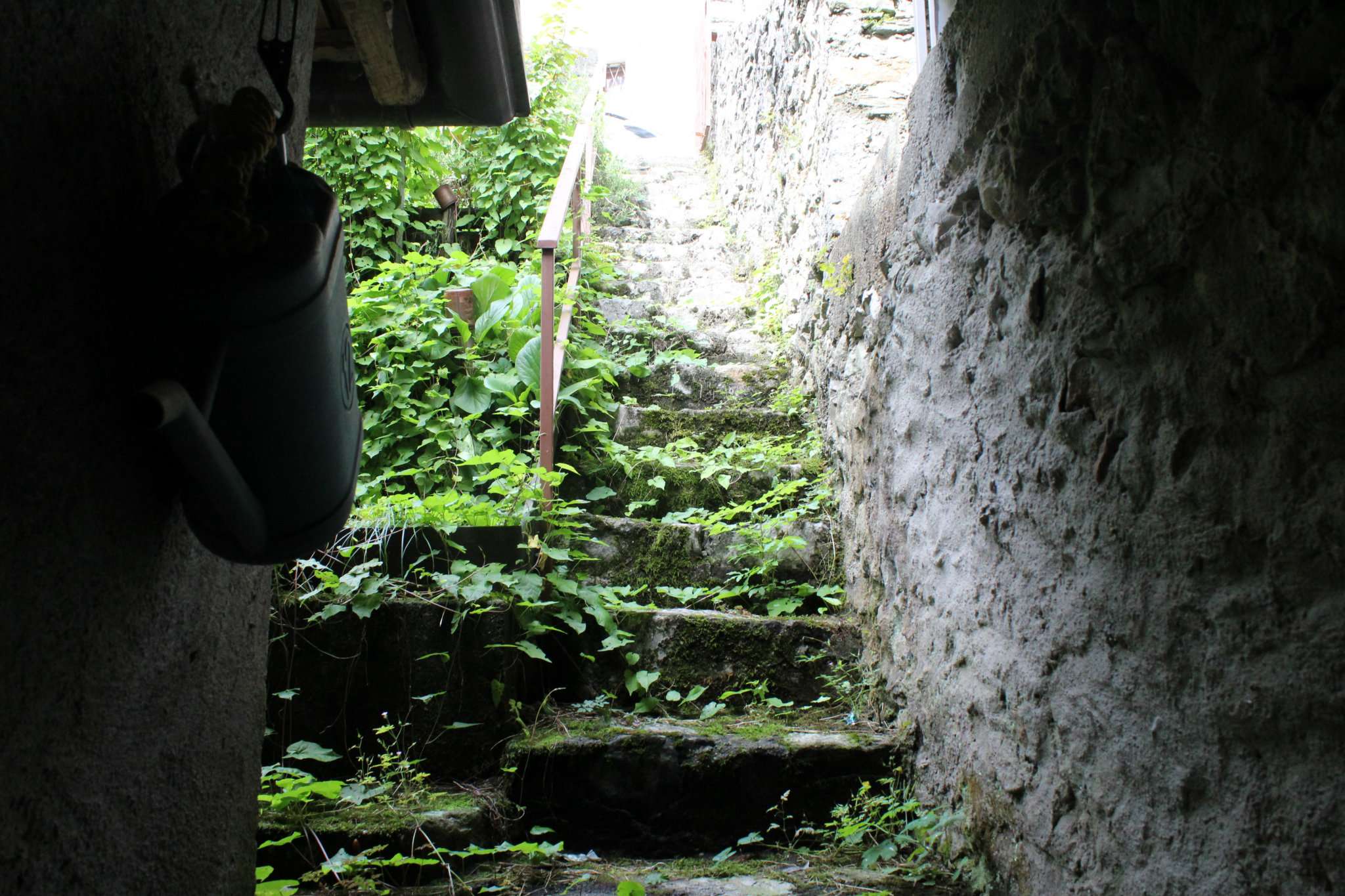 Appartamento CUVEGLIO vendita   Via San Michele Alesi Immobiliare