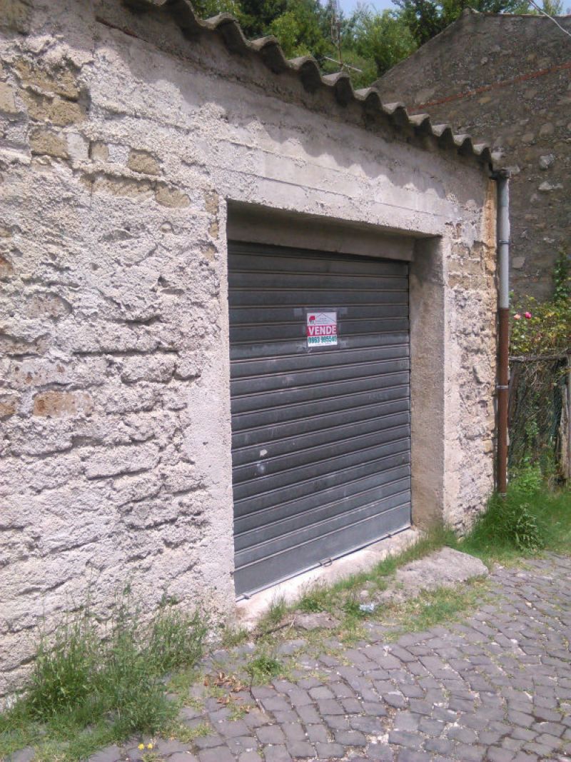Garage in Vendita