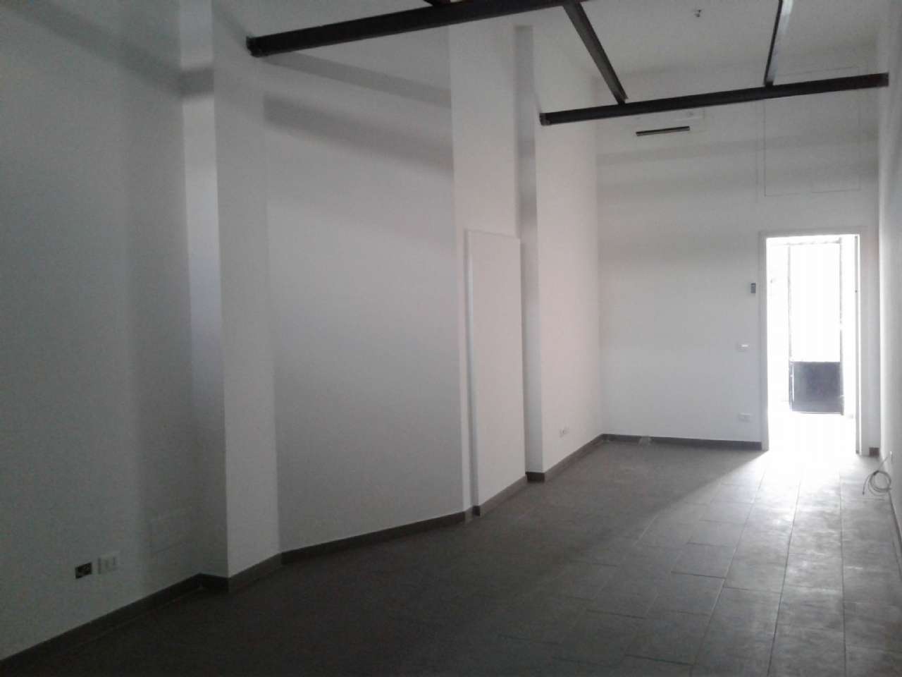 Negozio - Loc.Com. MILANO vendita  V GIORNATE Friuli UBH Real Estate Porta Romana Agency