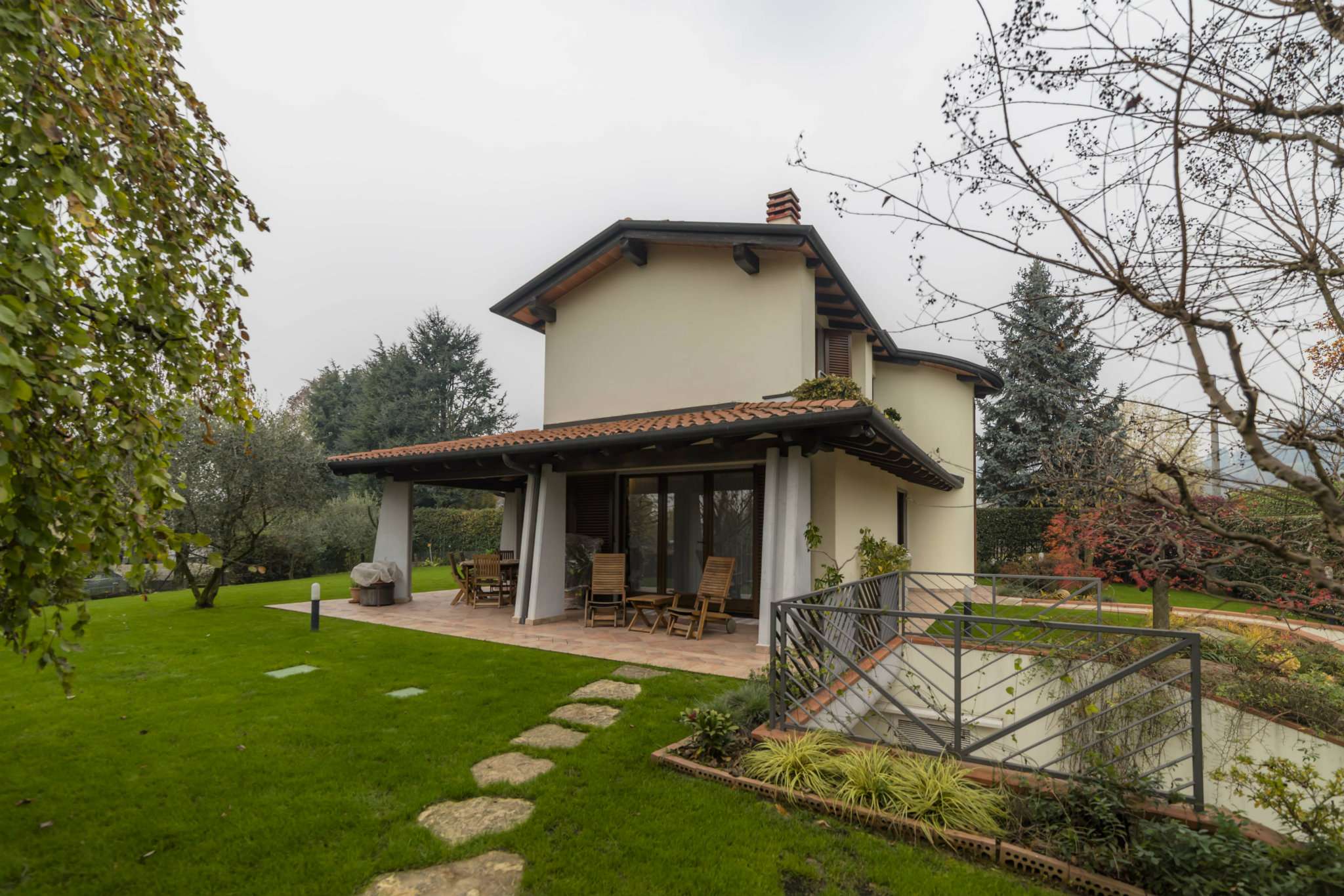 Villa SCANZOROSCIATE vendita   via polcarezzo 49 Rizzetti Immobiliare