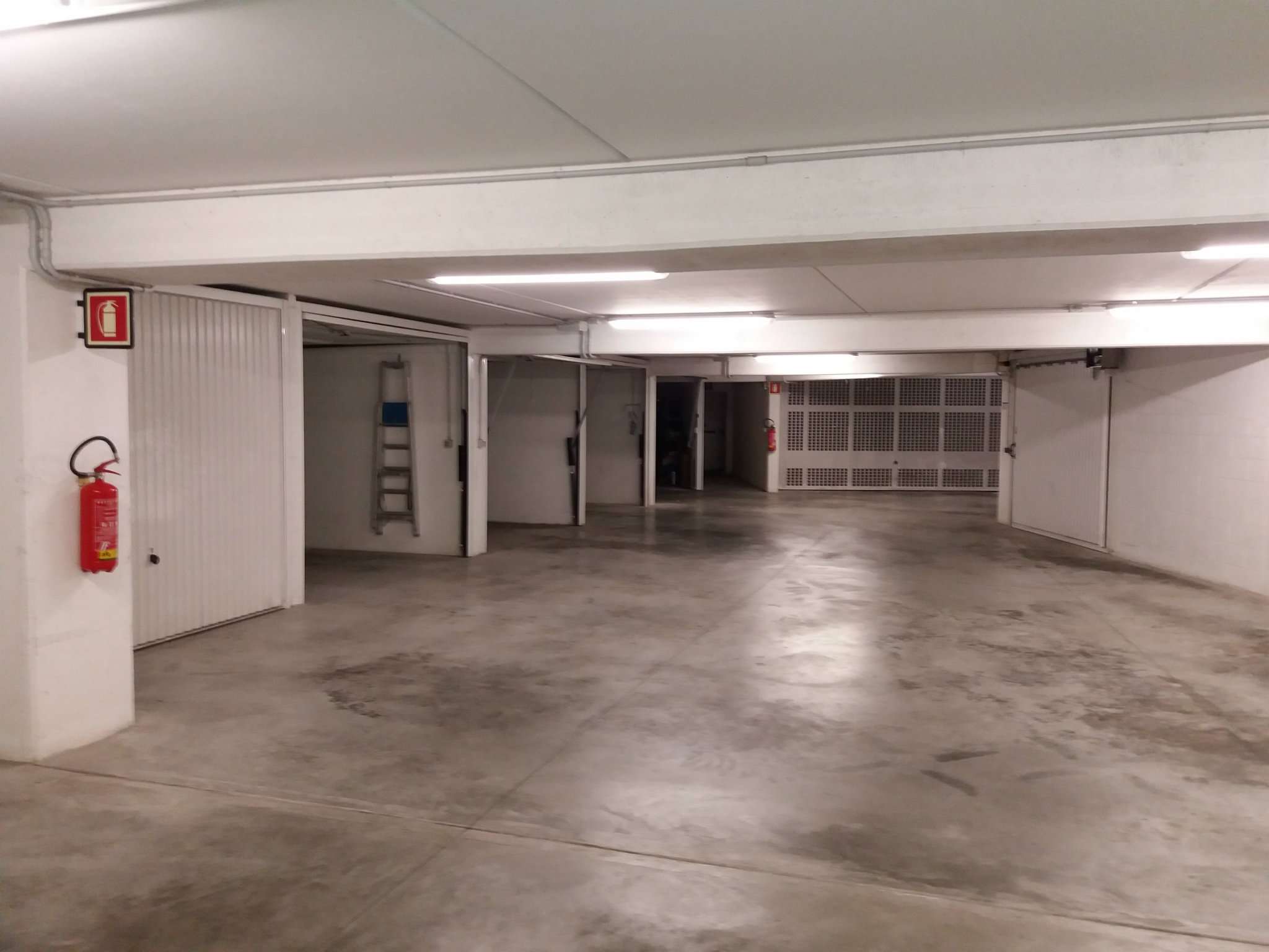 Box auto - Posto auto UDINE vendita  CENTRO  L'ANGOLO IMMOBILIARE DI BRADIZZA MASSIMILIANO