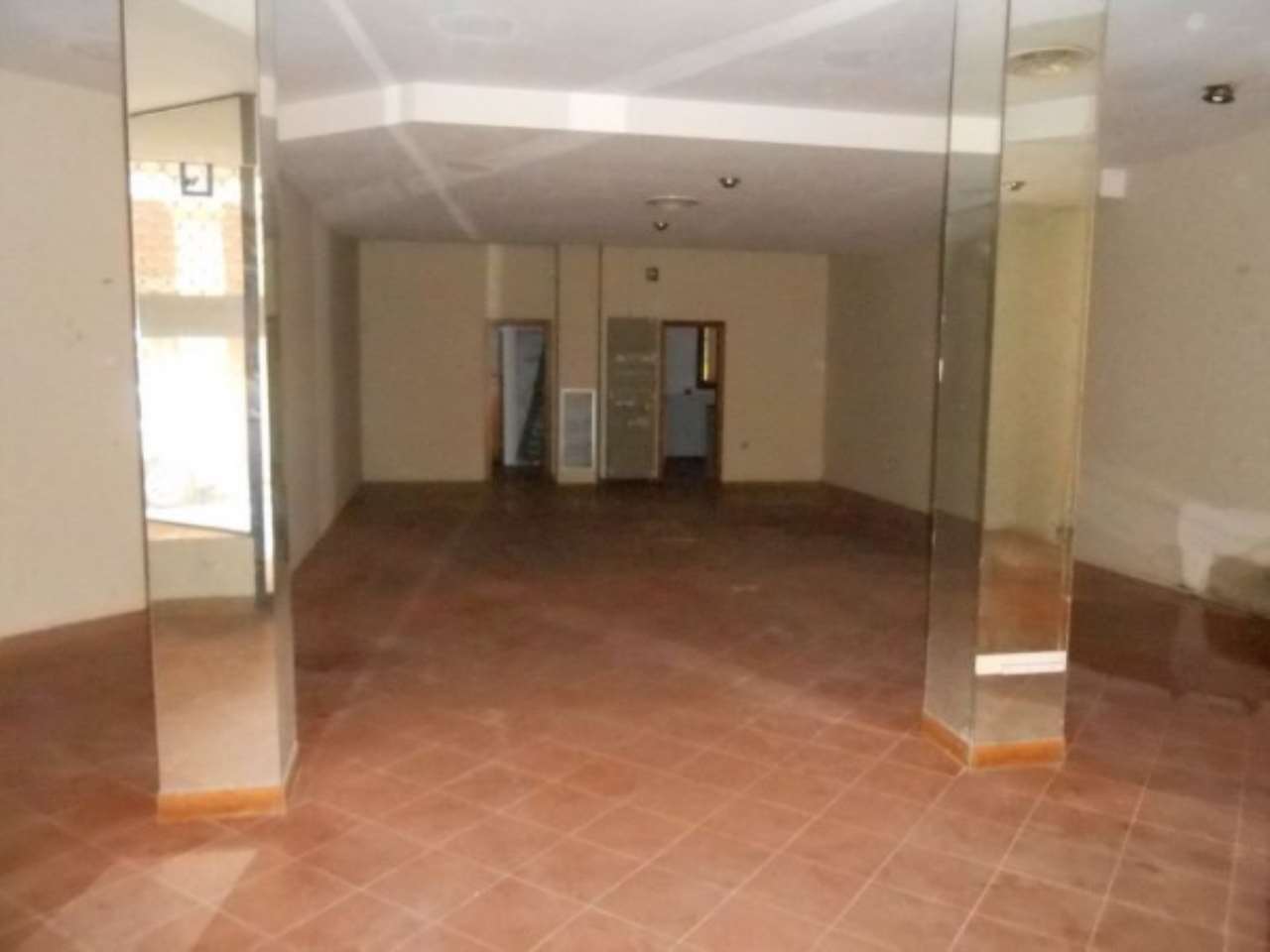 Negozio - Loc.Com. BOLOGNA vendita  CENTRO STORICO nazario sauro, 5/A Spazio Casa 2000