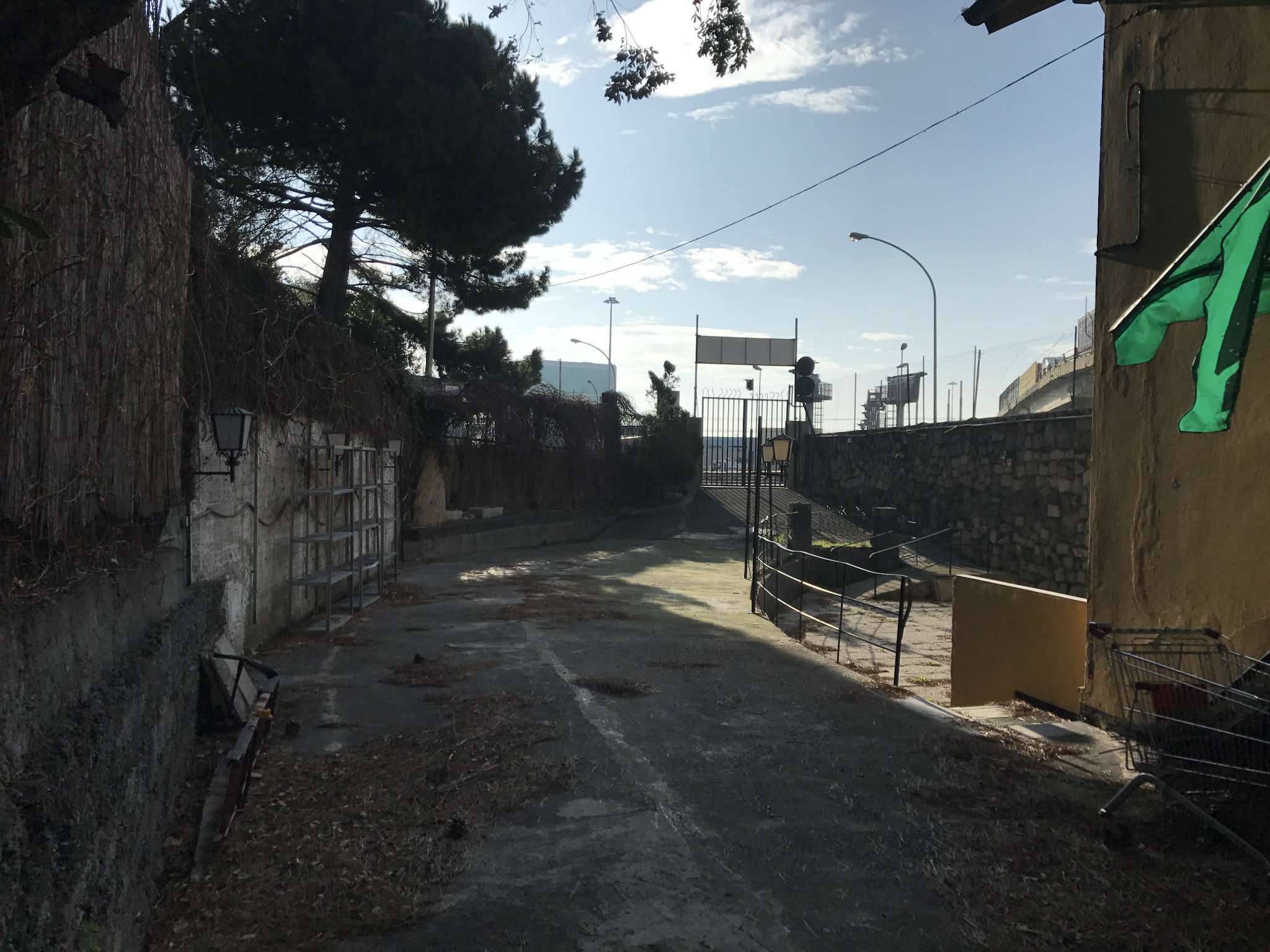 Negozio - Loc.Com. GENOVA vendita   alle sorgenti sulfuree Lanza Immobiliare