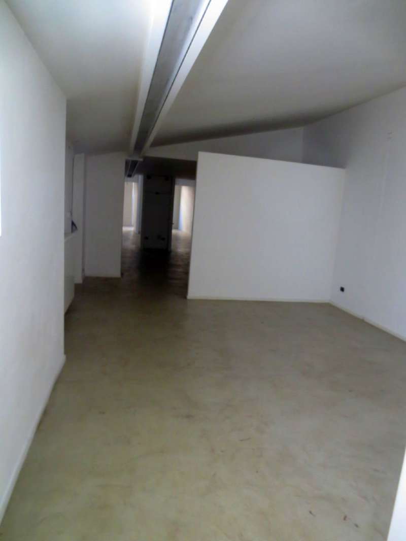 Negozio - Loc.Com. TORINO affitto  SAN SALVARIO Valperga Caluso INTERACTA SAS DI RICCO PATRIZIA