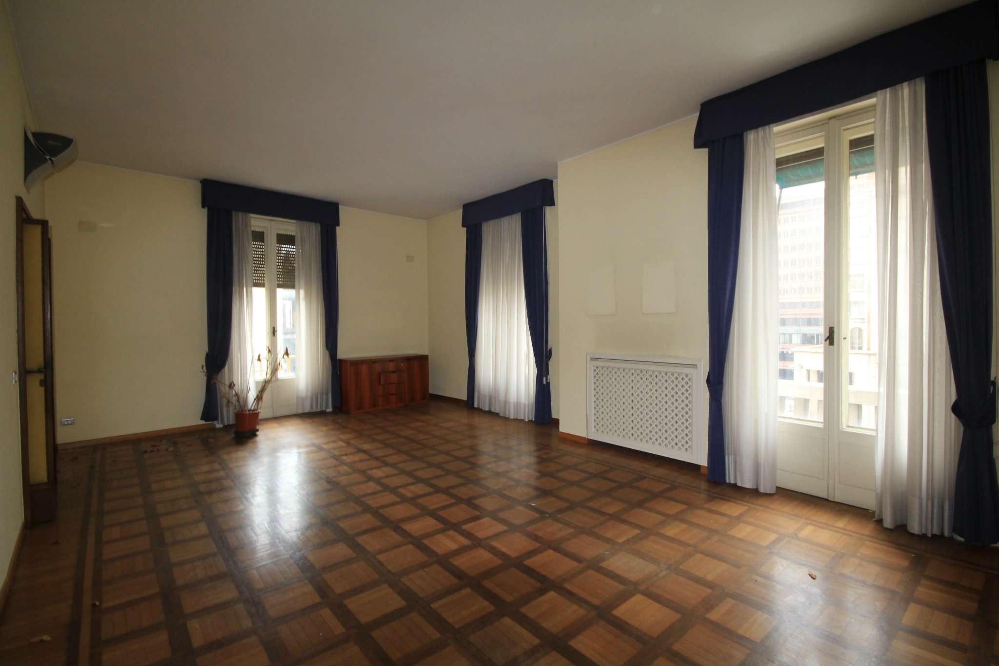 Ufficio - Loc.Com. GENOVA affitto   dante Immobiliare Brutto