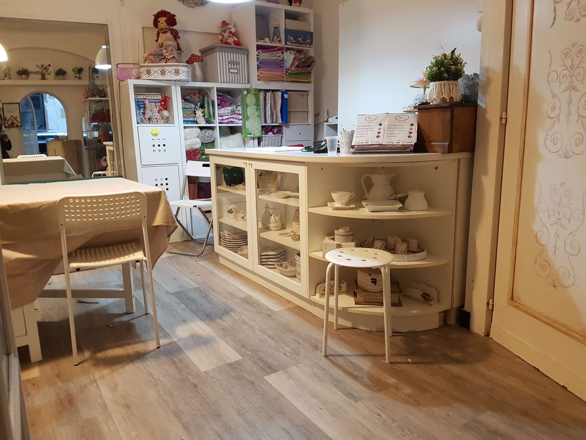 Negozio - Loc.Com. NAPOLI affitto  CHIAIA VIA CAVALLERIZZA Zampaglione Immobiliare