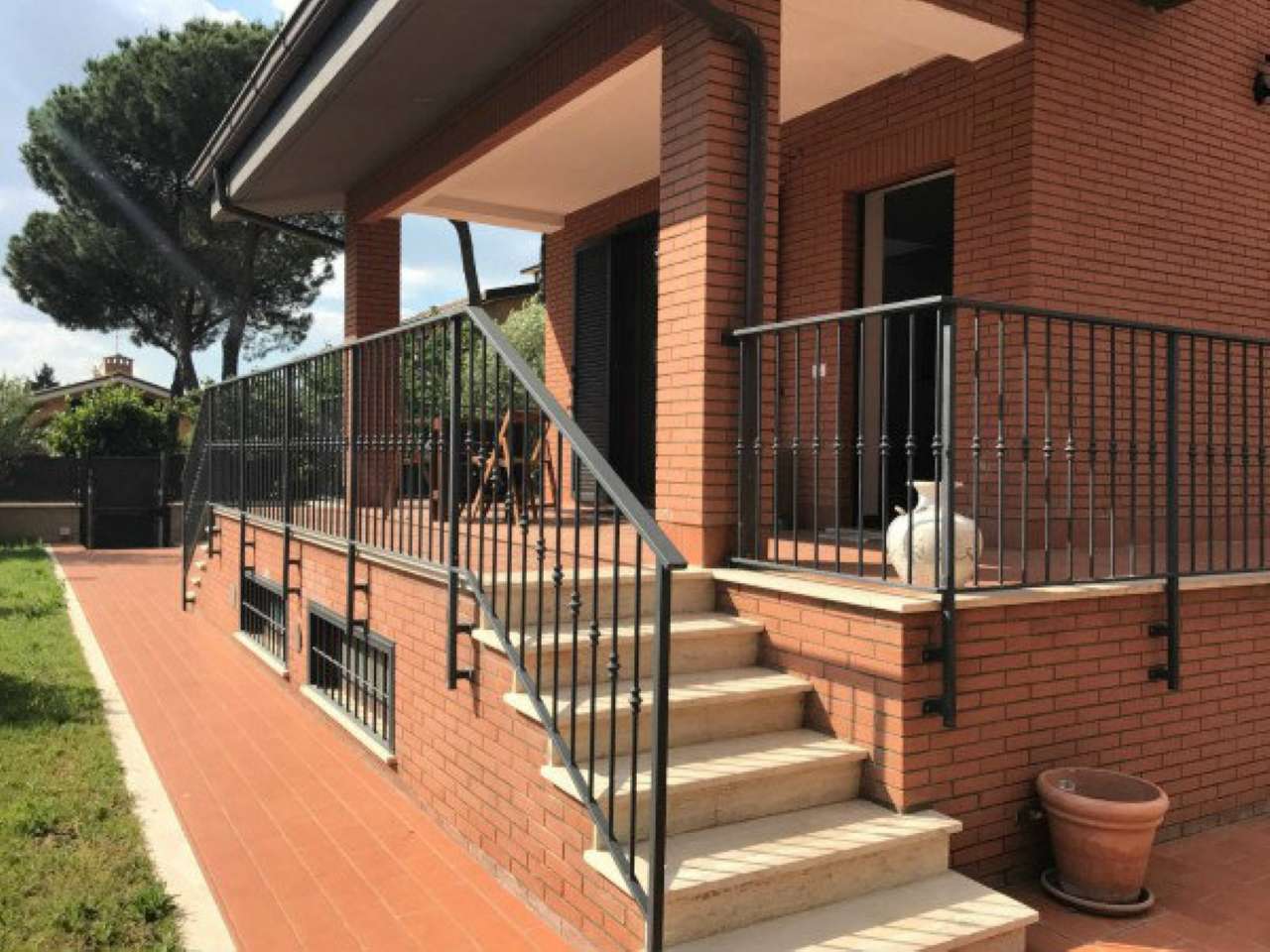 Villa Trifamiliare ROMA vendita  AEROPORTO DI CIAMPINO (ZONA DELLA XI MUN.)  DOSOLO Punto Immobiliare Anagnina S.A.S.