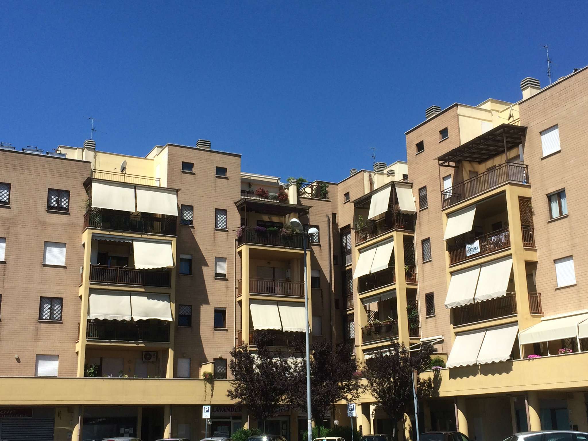  roma vendita quart:  punto immobiliare anagnina s.a.s.