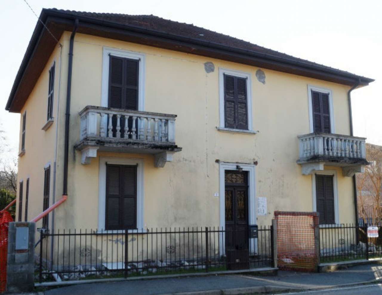 villa trifamiliare leggiuno vendita   dante alighieri sestocase immobiliare