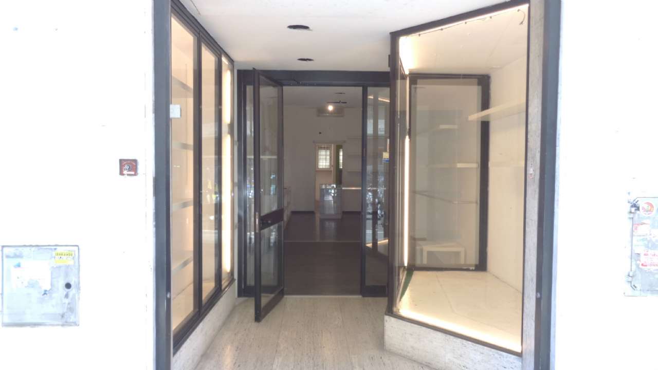 Negozio - Loc.Com. ROMA vendita  TRIESTE (II MUN.) poggio san lorenzo TOPCASA IMMOBILIARE SRL