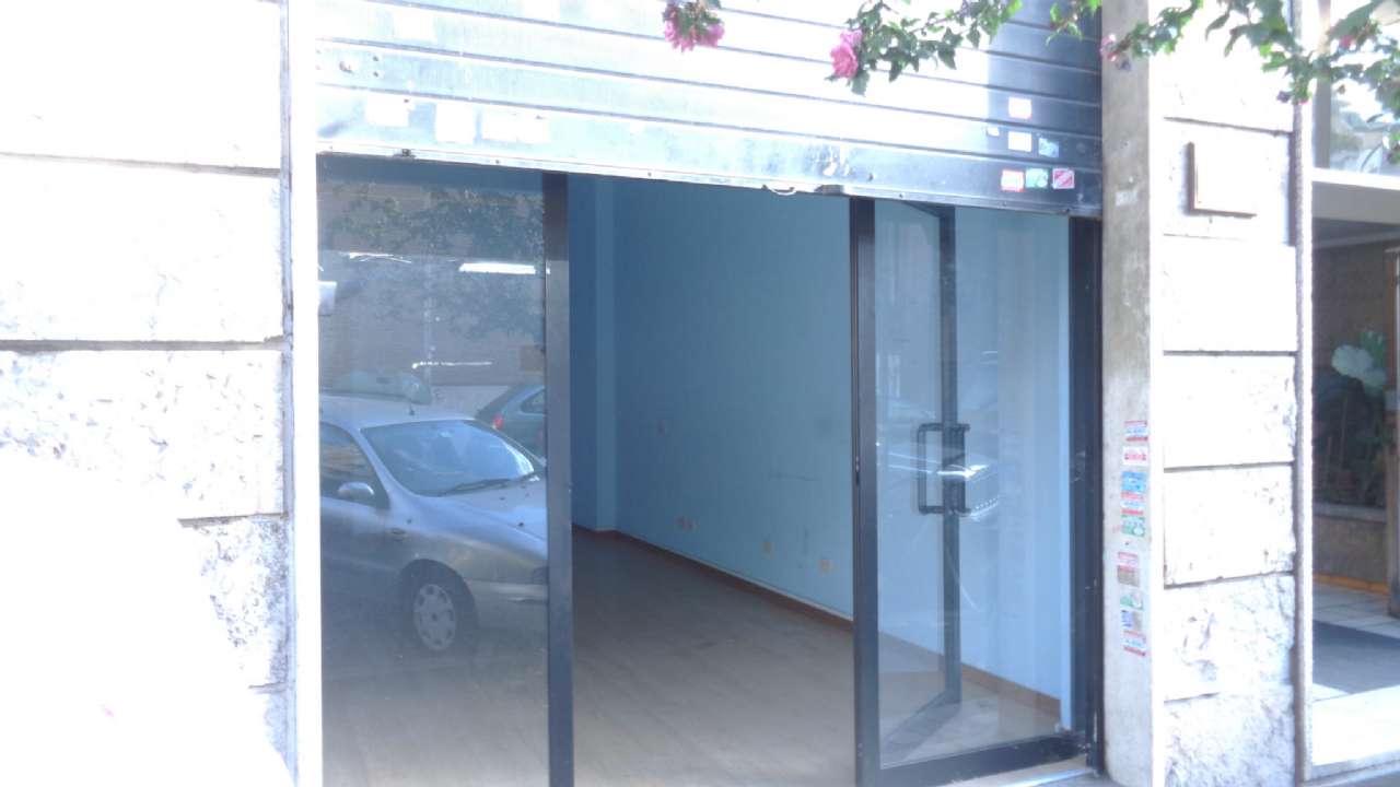Negozio - Loc.Com. ROMA affitto  APPIO LATINO (IX MUN.) RAFFAELE DE CESARE TOPCASA IMMOBILIARE SRL