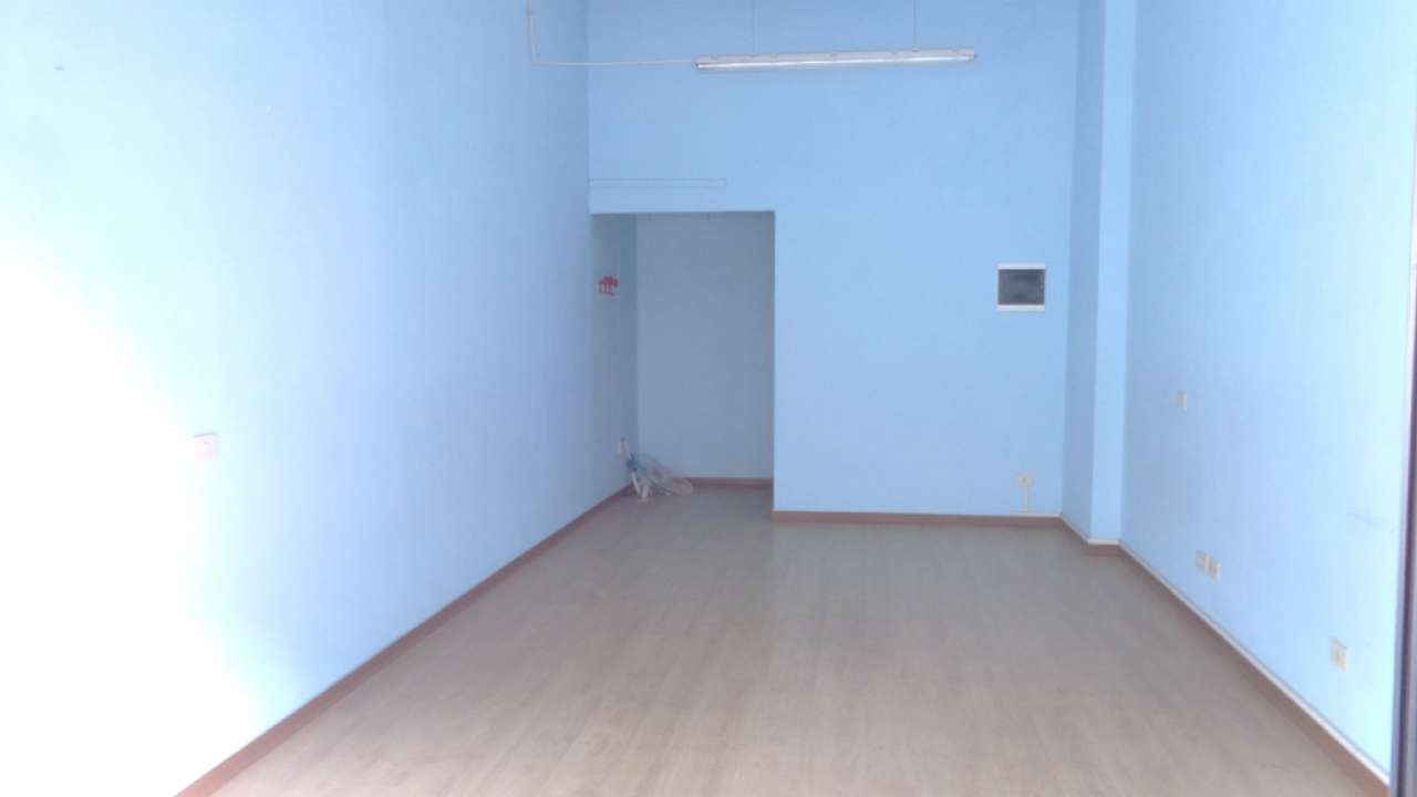 Negozio - Loc.Com. ROMA affitto  APPIO LATINO (IX MUN.) RAFFAELE DE CESARE TOPCASA IMMOBILIARE SRL