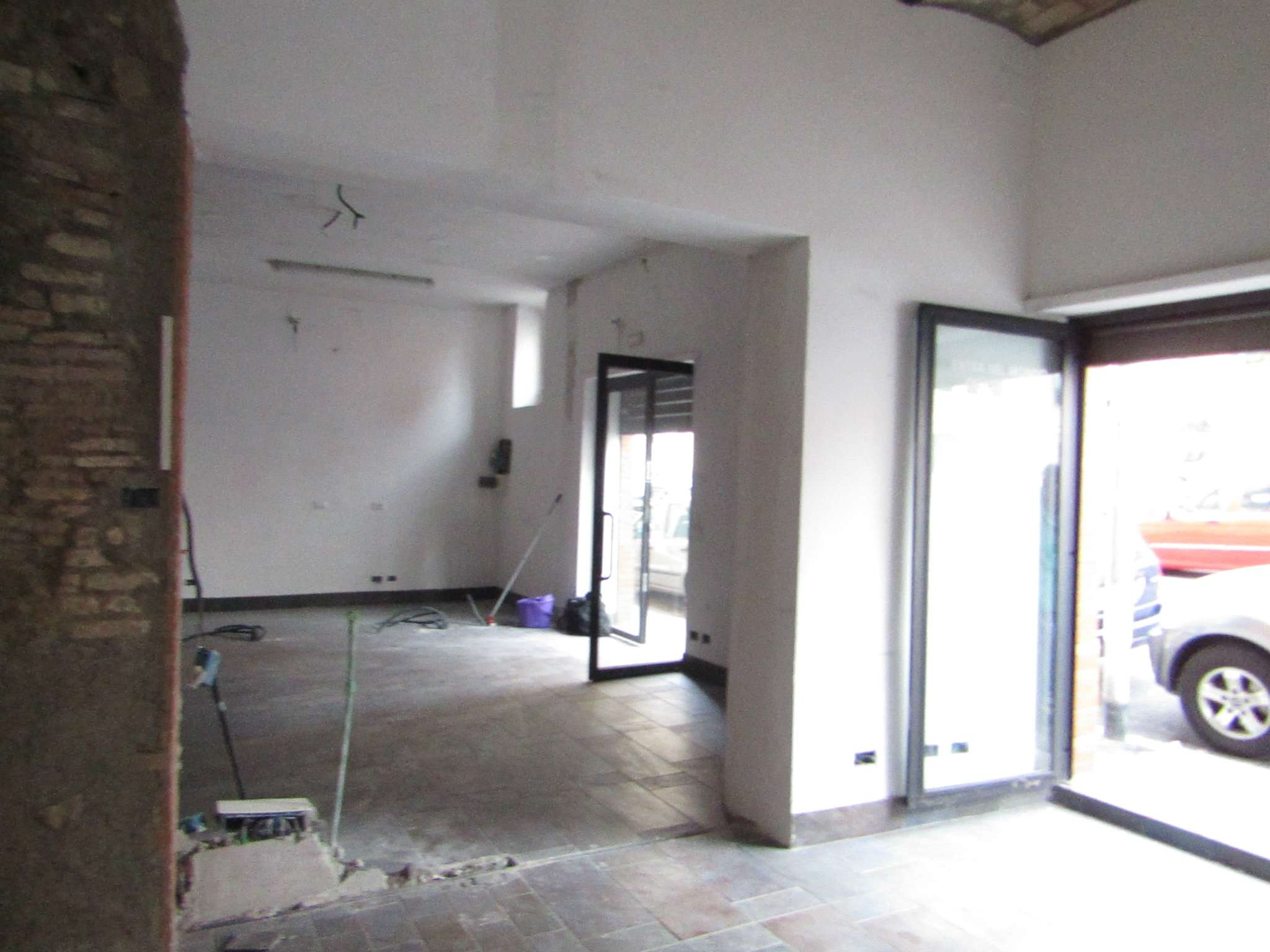 Negozio - Loc.Com. ROMA affitto  APPIO LATINO (IX MUN.) LATINA TOPCASA IMMOBILIARE SRL