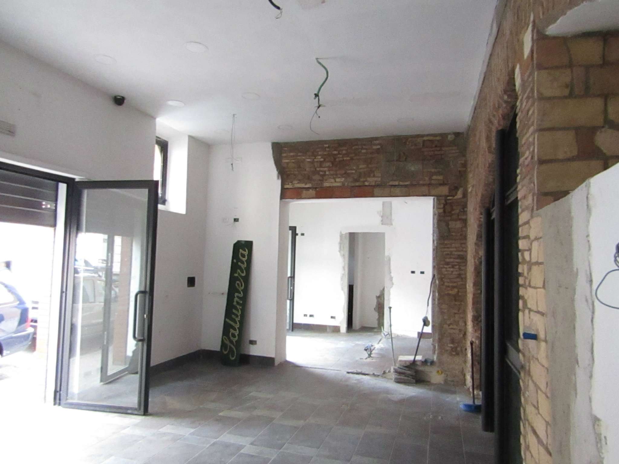 Negozio - Loc.Com. ROMA affitto  APPIO LATINO (IX MUN.) LATINA TOPCASA IMMOBILIARE SRL