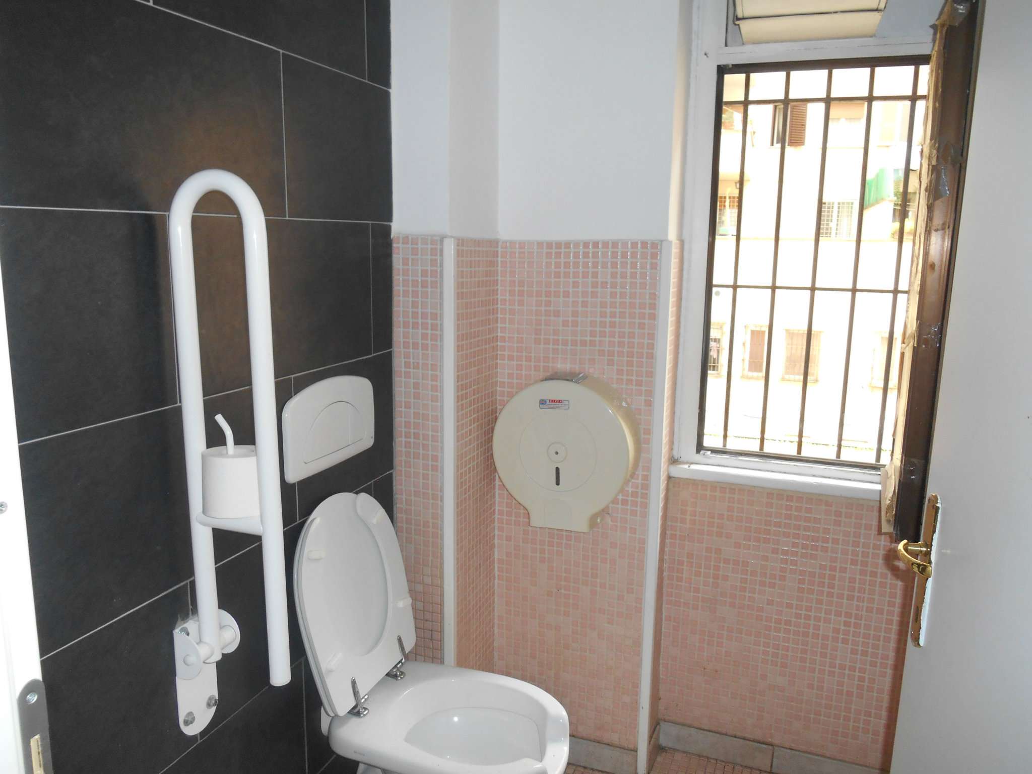 Negozio - Loc.Com. ROMA affitto  TRIESTE (II MUN.) massaciuccoli TOPCASA IMMOBILIARE SRL