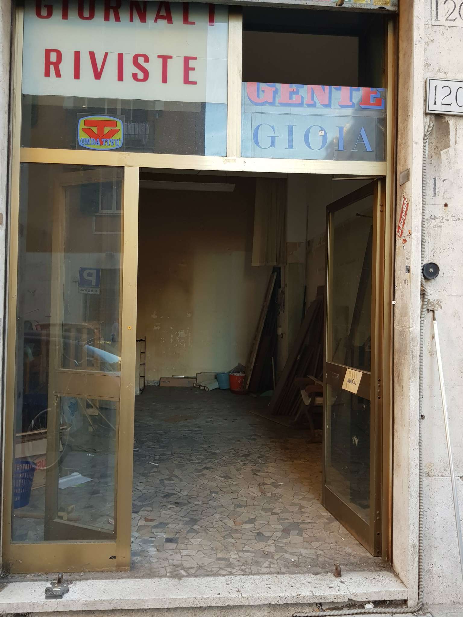 Negozio - Loc.Com. ROMA vendita  APPIA NUOVA EURIALO TOPCASA IMMOBILIARE SRL