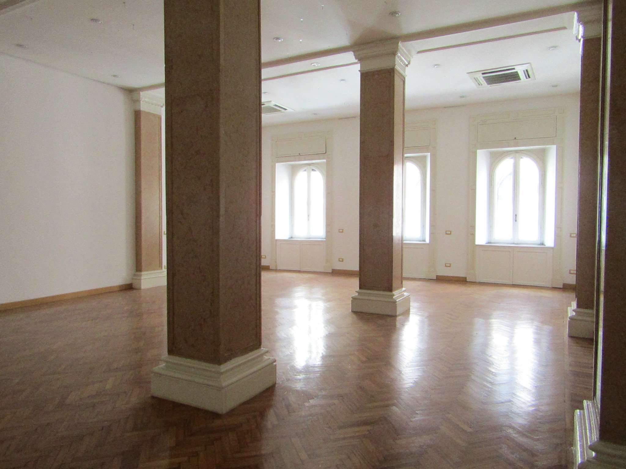 Ufficio - Loc.Com. ROMA vendita  Centro storico DEL BABUINO TOPCASA IMMOBILIARE SRL