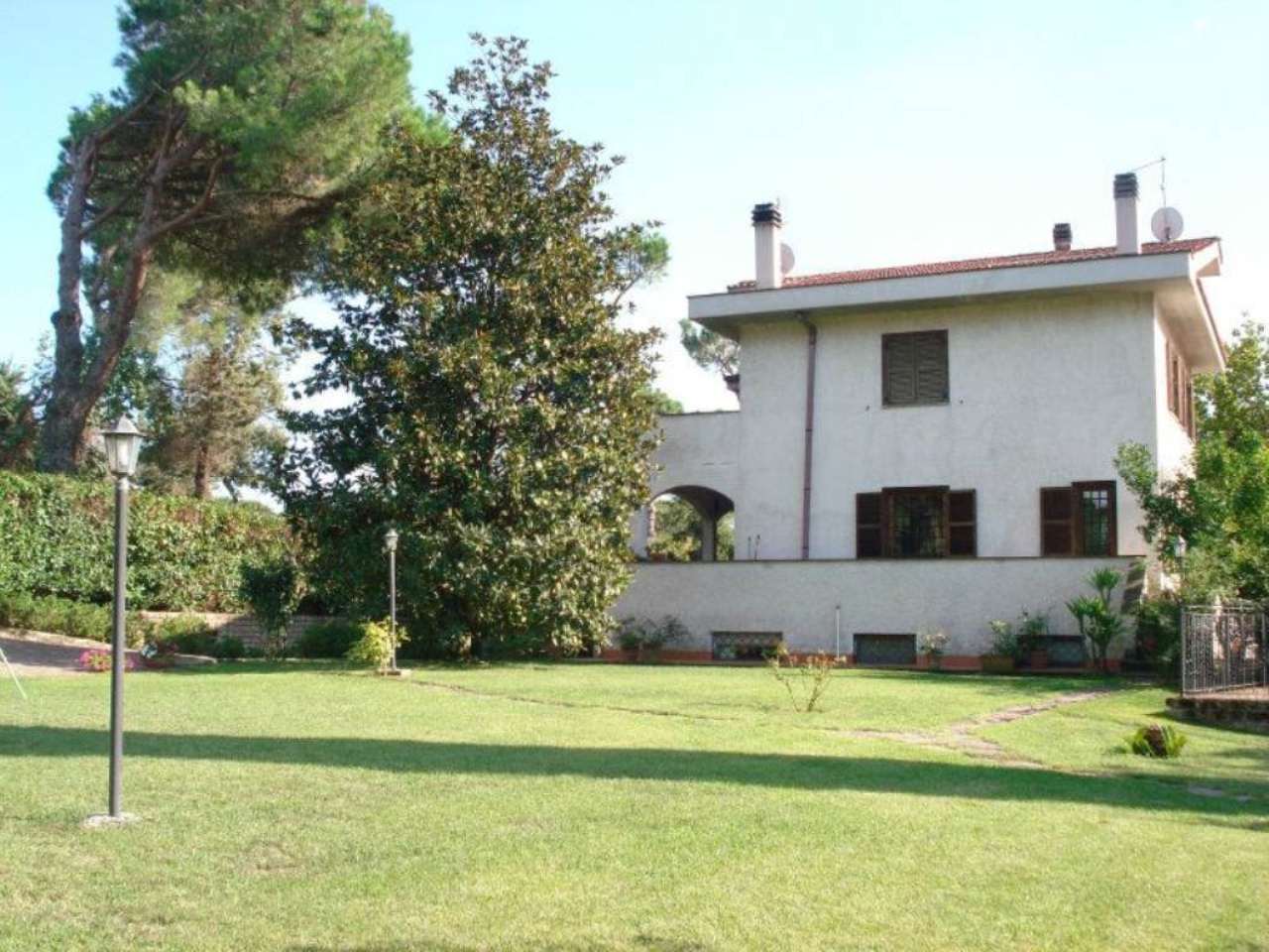 Villa Bifamiliare ROMA vendita  Cassia flaminia roberto mazzucco Immobiliare Casa Roma srl