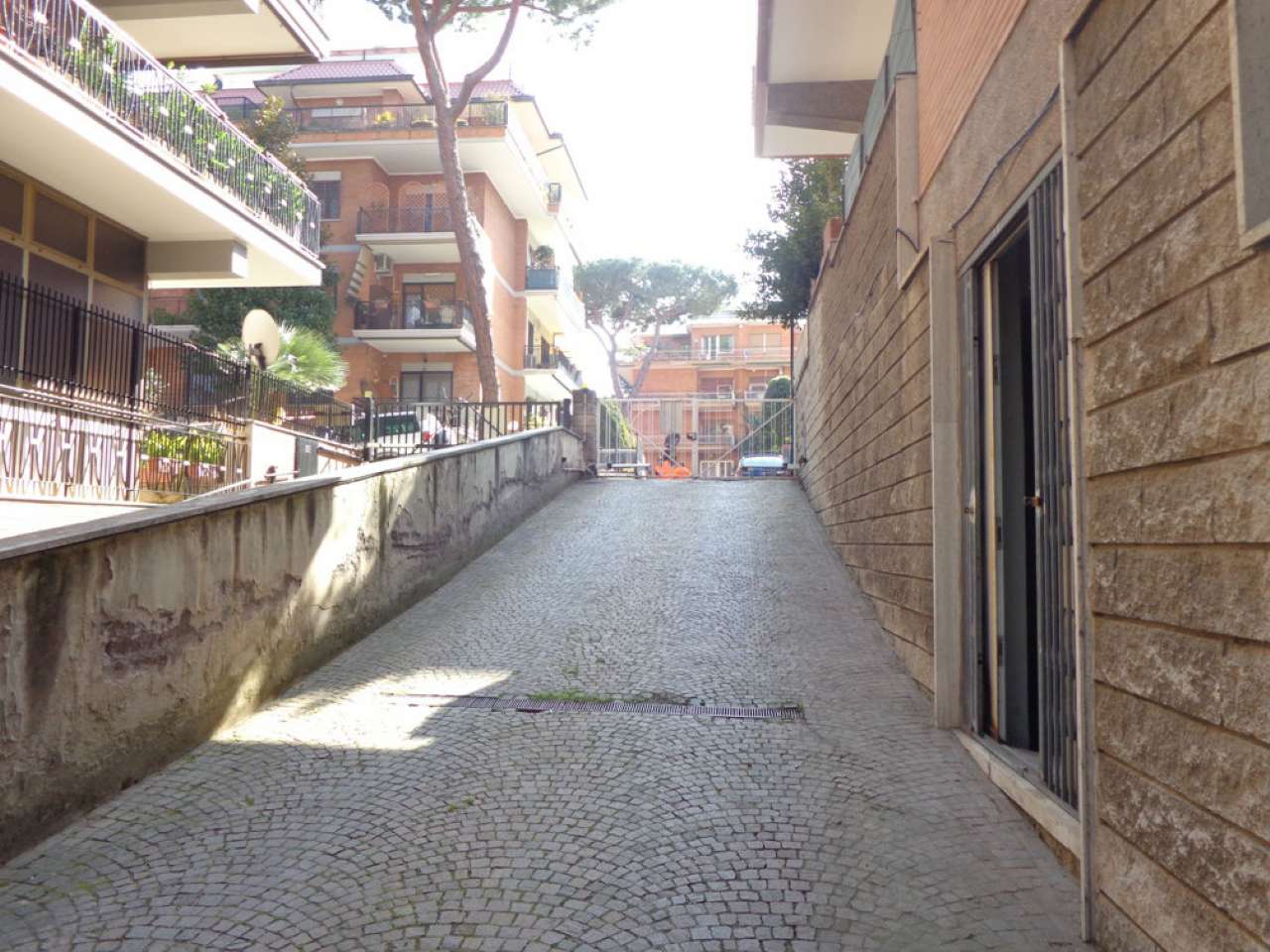 Negozio - Loc.Com. ROMA vendita  BRAVETTA francesco vettori Immobiliare Casa Roma srl