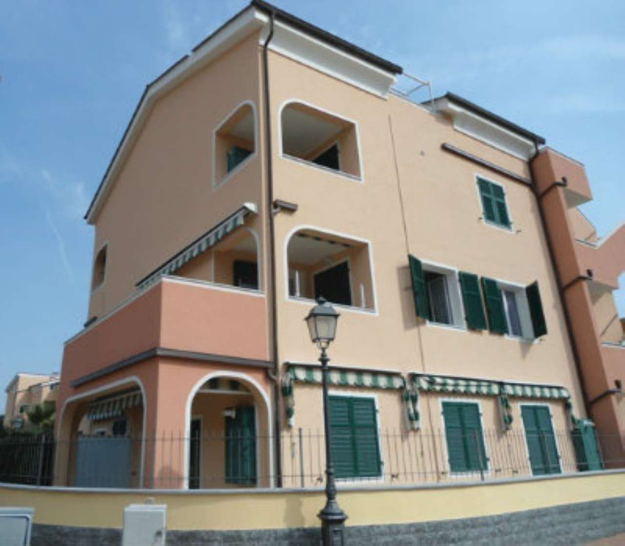  albenga vendita quart: frazione lusignano violante-realty