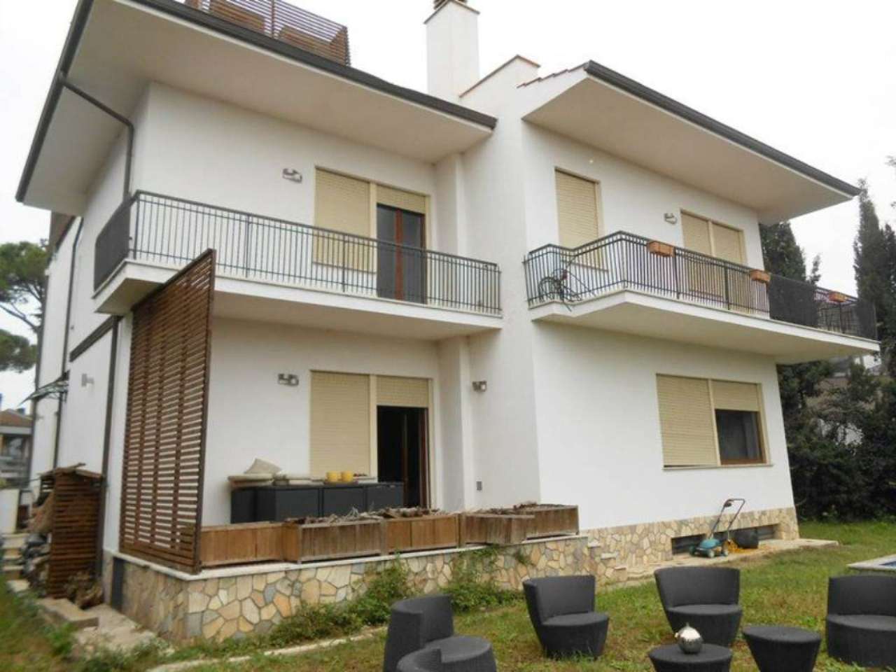 Villa Trifamiliare ROMA affitto  Cassia flaminia Bruno Bruni Euro Immobiliare s.n.c.