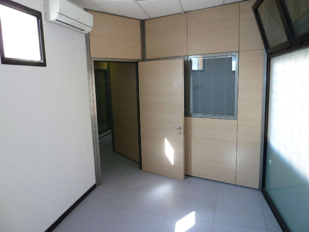 Negozio - Loc.Com. ROMA affitto  LAURENTINA Andrea Solario Euro Immobiliare s.n.c.