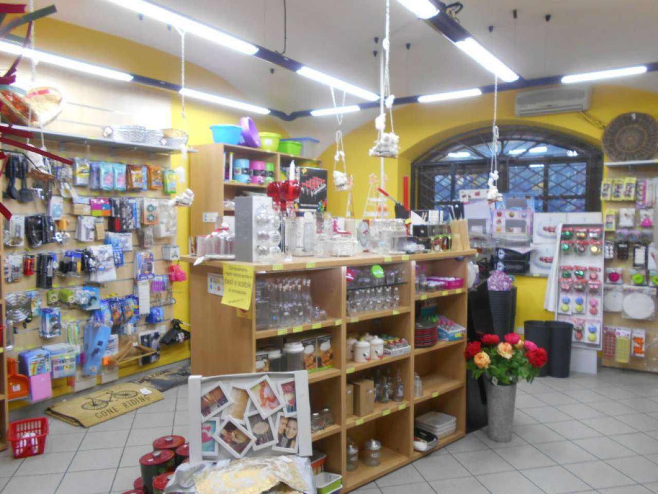 Negozio - Loc.Com. TORINO affitto  CENTRO SANT'OTTAVIO Sherlock Holmes Immobiliare