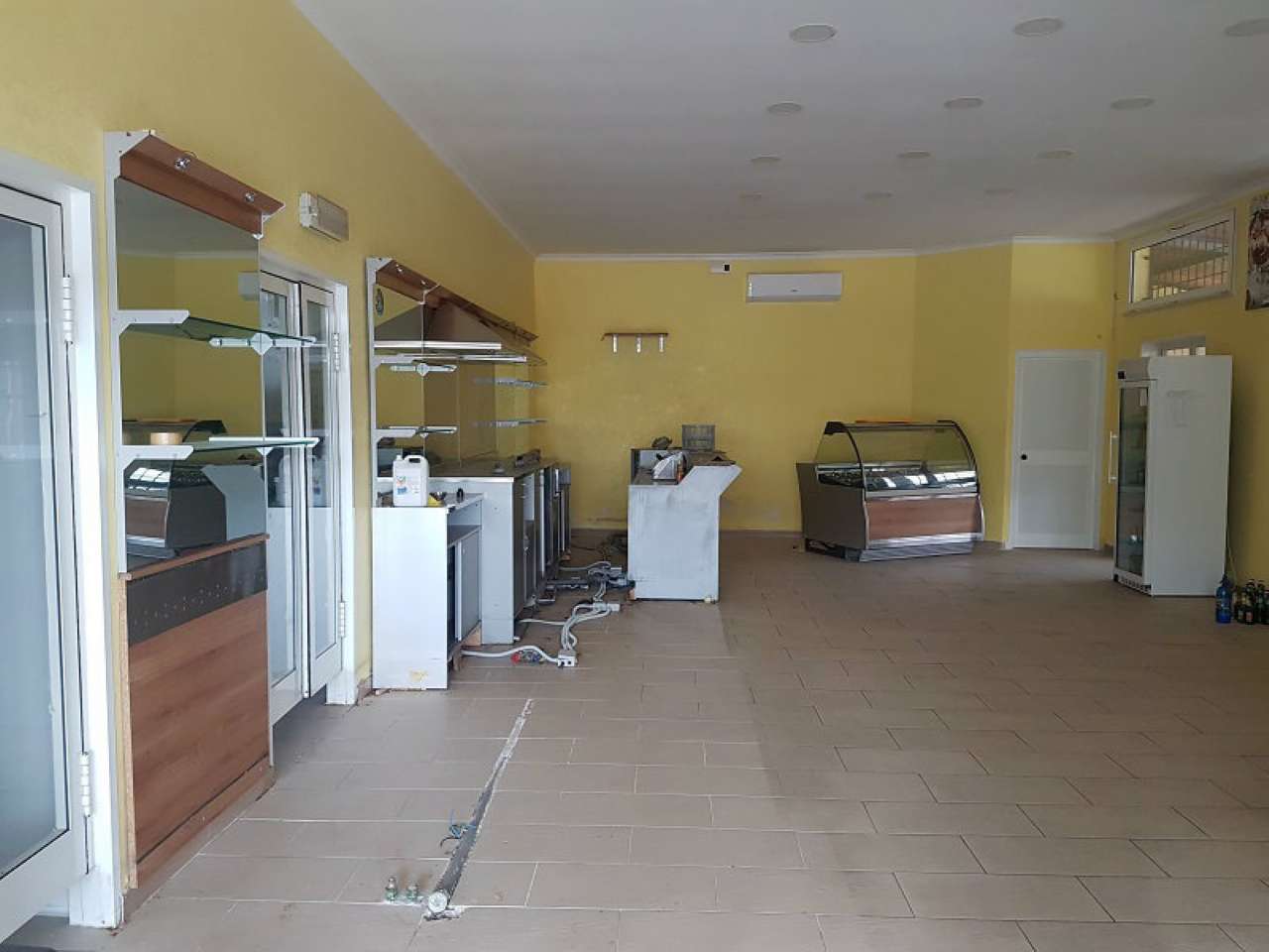 Negozio - Loc.Com. ROMA affitto  ACILIA VIA DELLA MAGGIORANA SG IMMOBILIARE