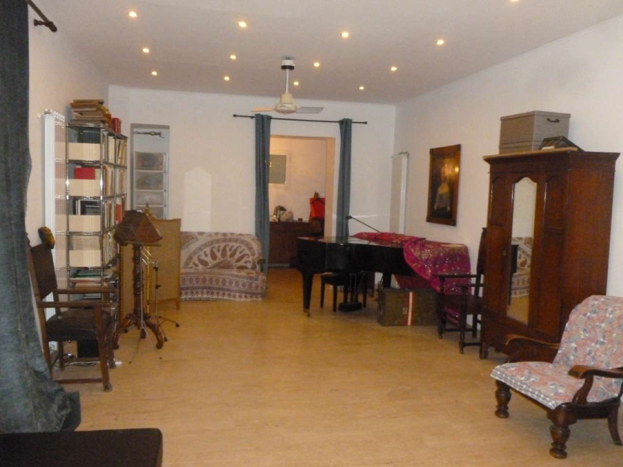 Negozio - Loc.Com. ROMA affitto  PIGNETO Macerata Ve.Lo. Services vendita & locazione immobili