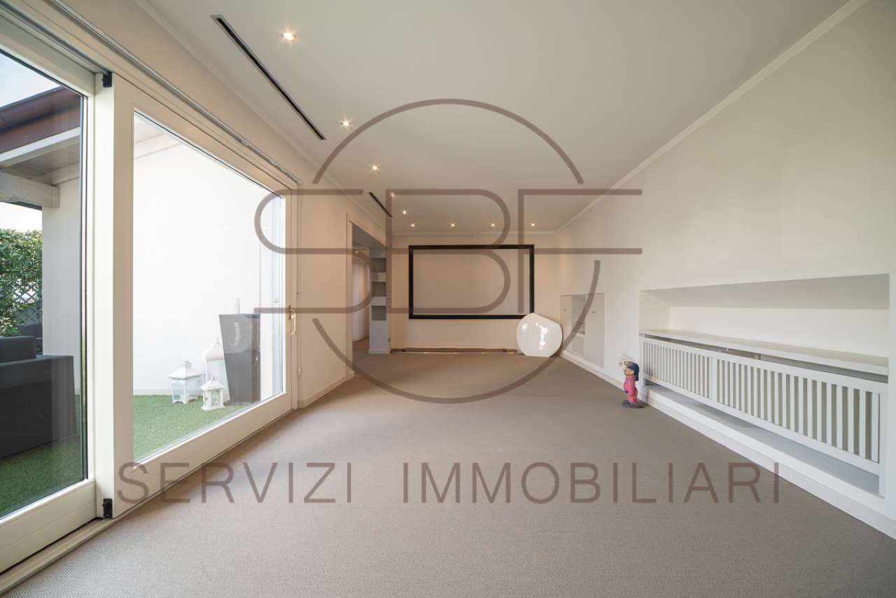 Attico MILANO vendita  FIERA Via Londonio S.B.F. SERVIZI IMMOBILIARI S.R.L.