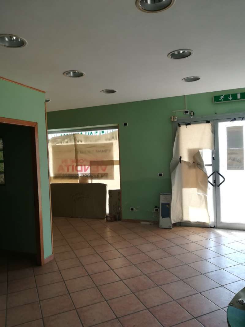 Negozio - Loc.Com. ROMA vendita  LIDO DI OSTIA LEVANTE lungomare duca degli abruzzi L'IMMOBILIARE di Nicola Sommella srls