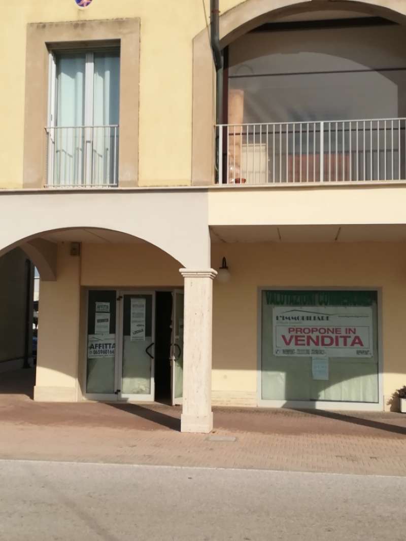 Negozio - Loc.Com. ROMA vendita  LIDO DI OSTIA LEVANTE lungomare duca degli abruzzi L'IMMOBILIARE di Nicola Sommella srls