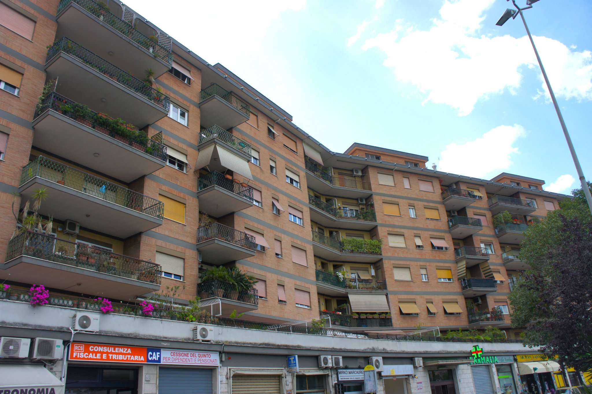 Negozio - Loc.Com. ROMA affitto  GREGORIO VII di Valle Aurelia ROMACASA