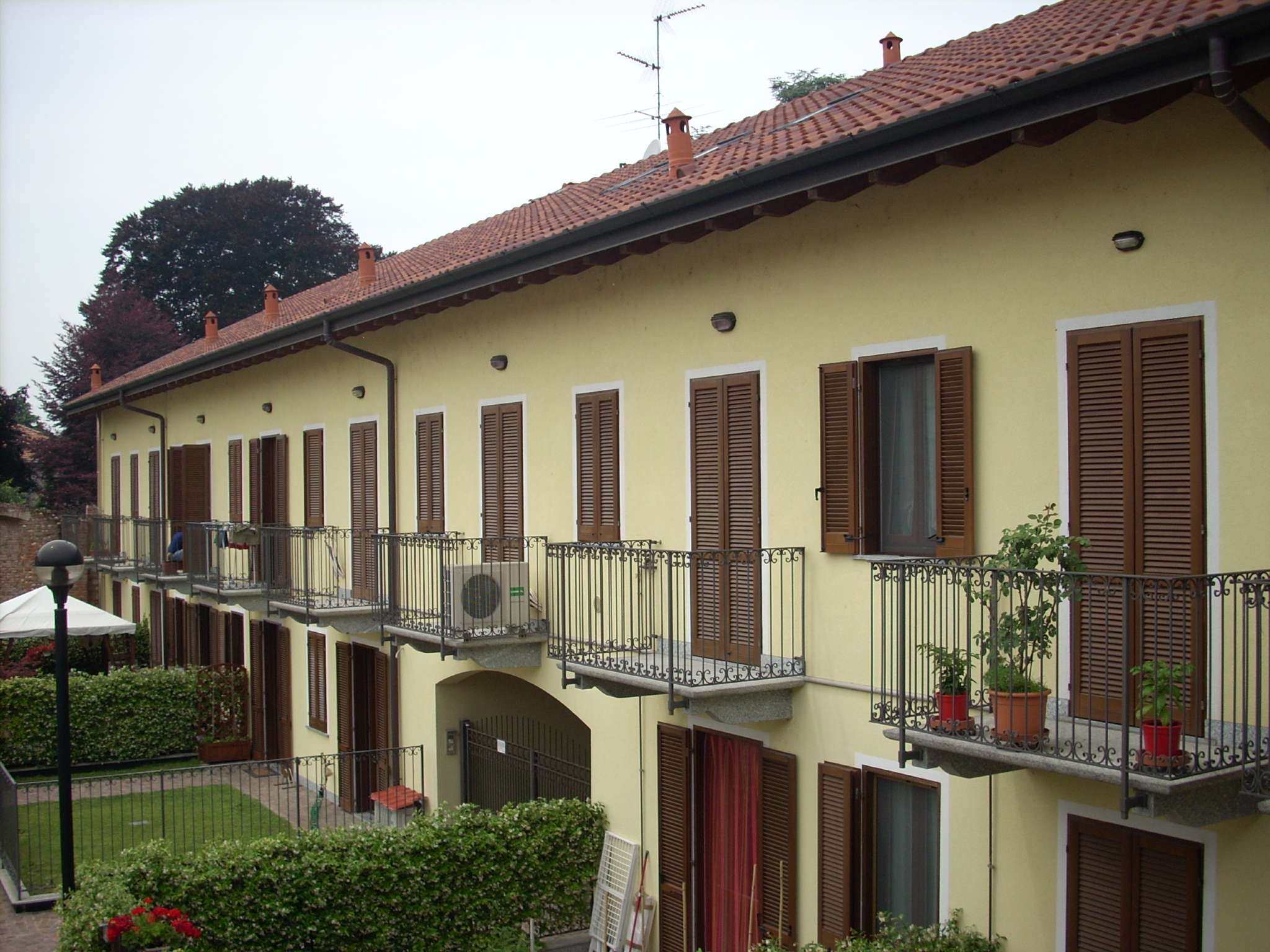 Stabile intero - Palazzo CASTANO PRIMO vendita   Palestro Piùpiani servizi immobiliari
