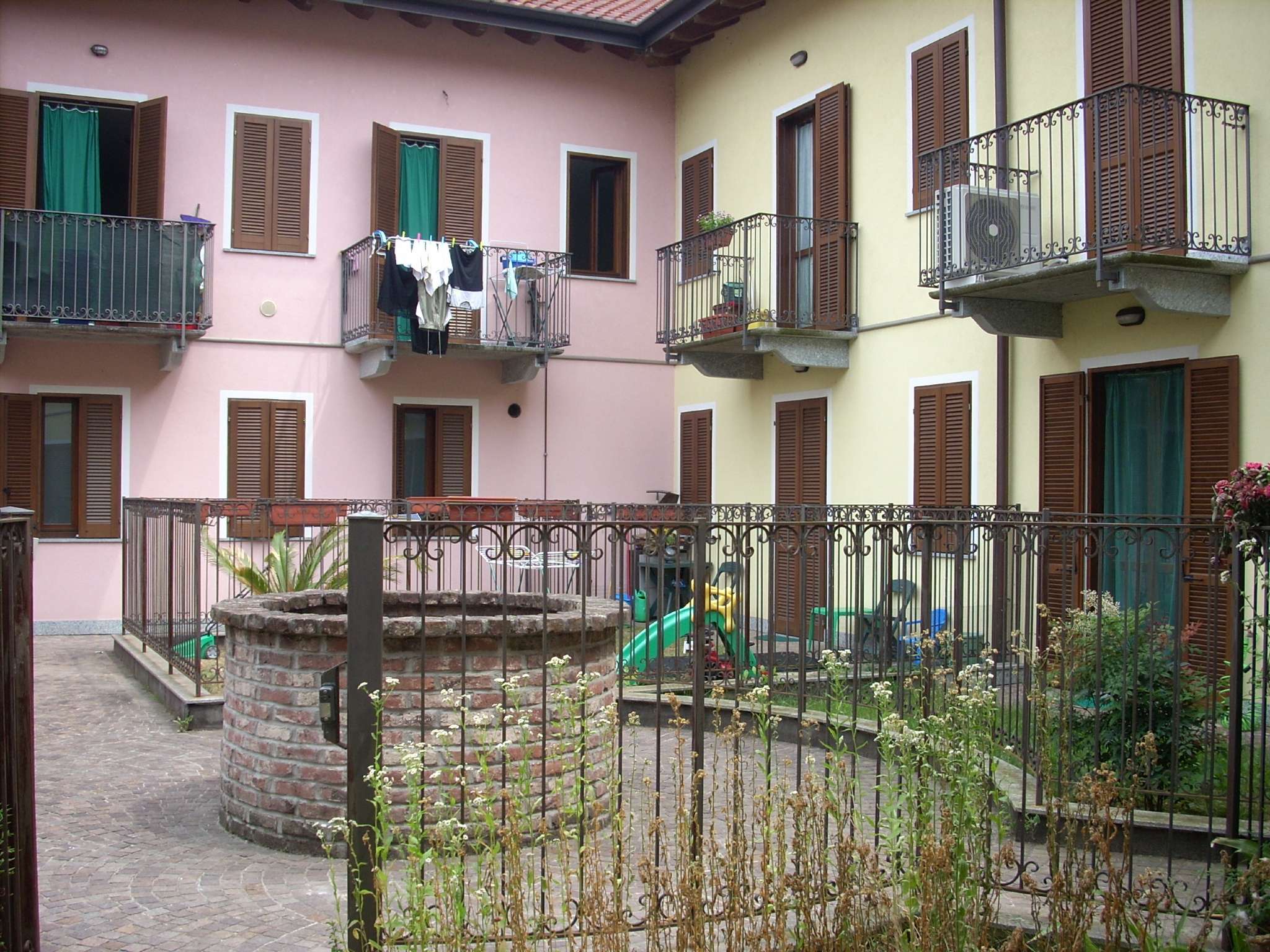 Stabile intero - Palazzo CASTANO PRIMO vendita   Palestro Piùpiani servizi immobiliari