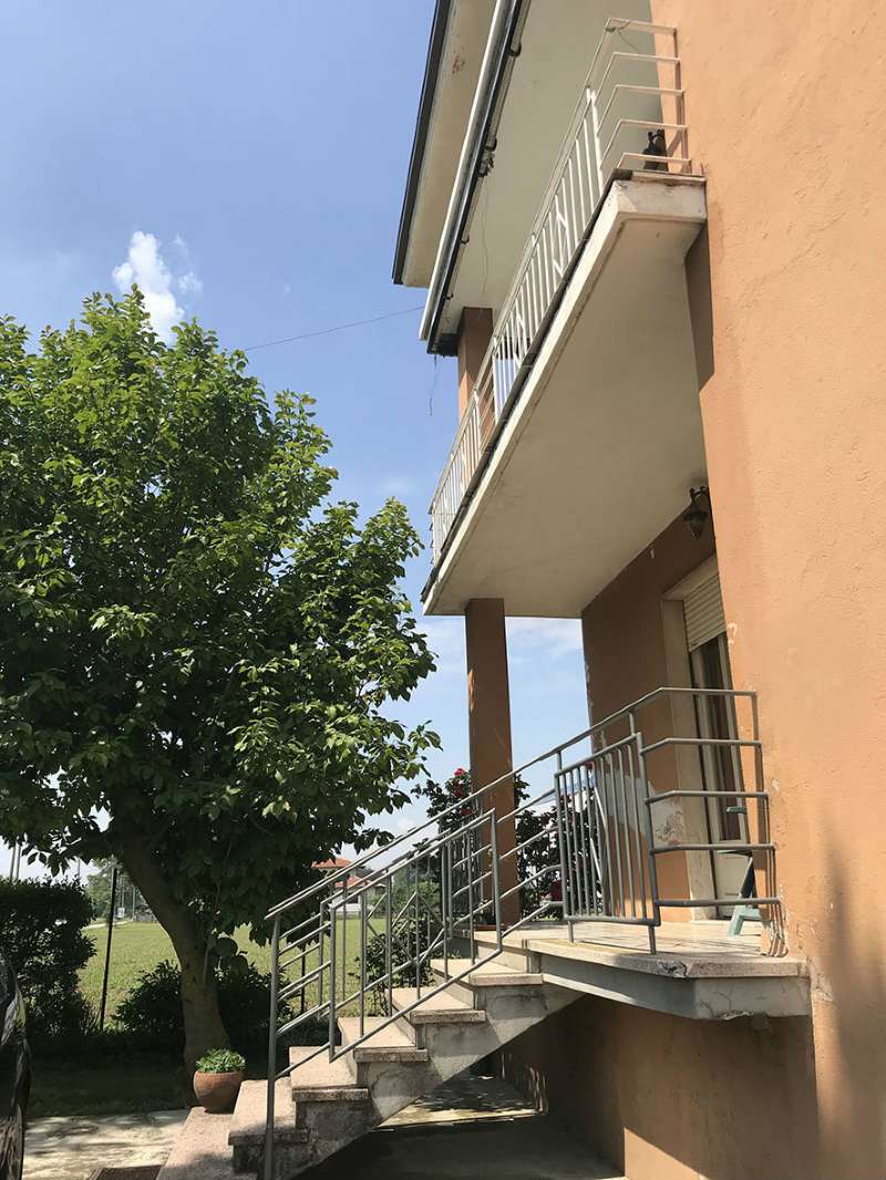 Villa Unifamiliare - Indipendente OLEGGIO vendita   Momo Piùpiani servizi immobiliari