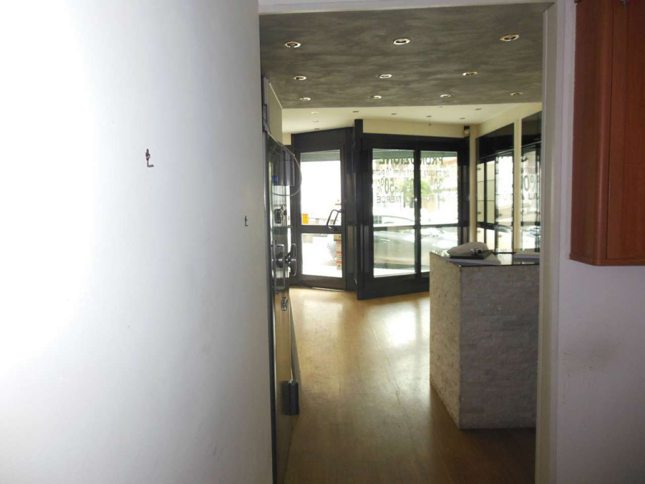 Negozio - Loc.Com. ROMA affitto   via Ugo de Carolis Penthouse Immobiliare Srl