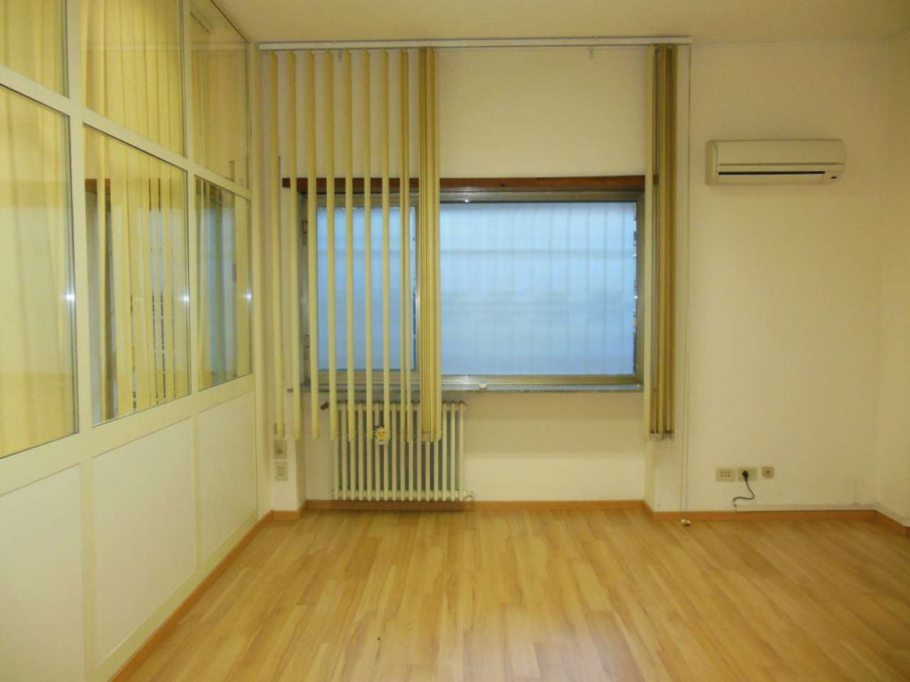 Ufficio - Loc.Com. ROMA affitto  EUROPA  viale dei Santi Pietro e Paolo Penthouse Immobiliare Srl