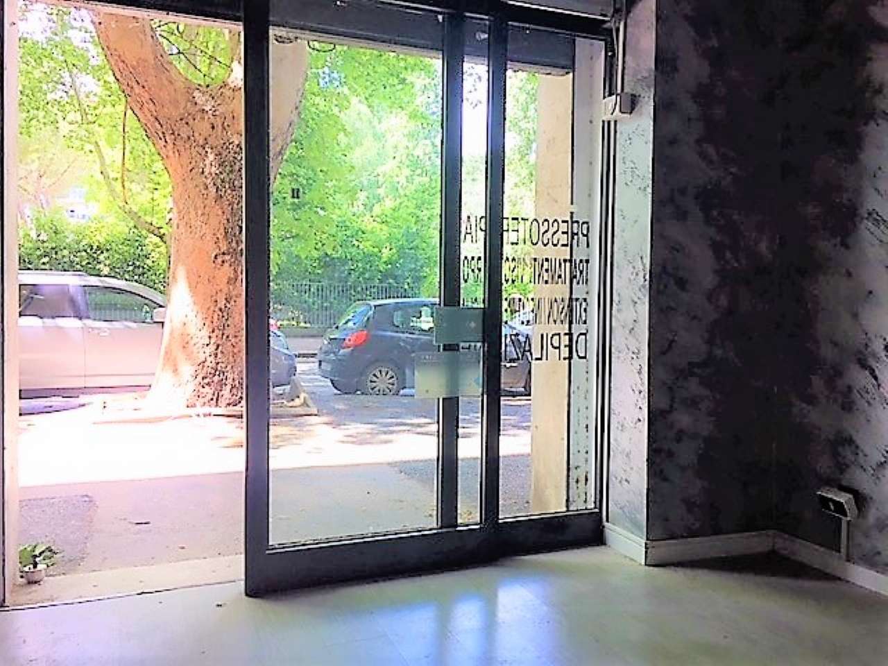 Negozio - Loc.Com. ROMA affitto  ARDEATINO  Delle Accademie EUR IMMOBILIARE S.R.L.