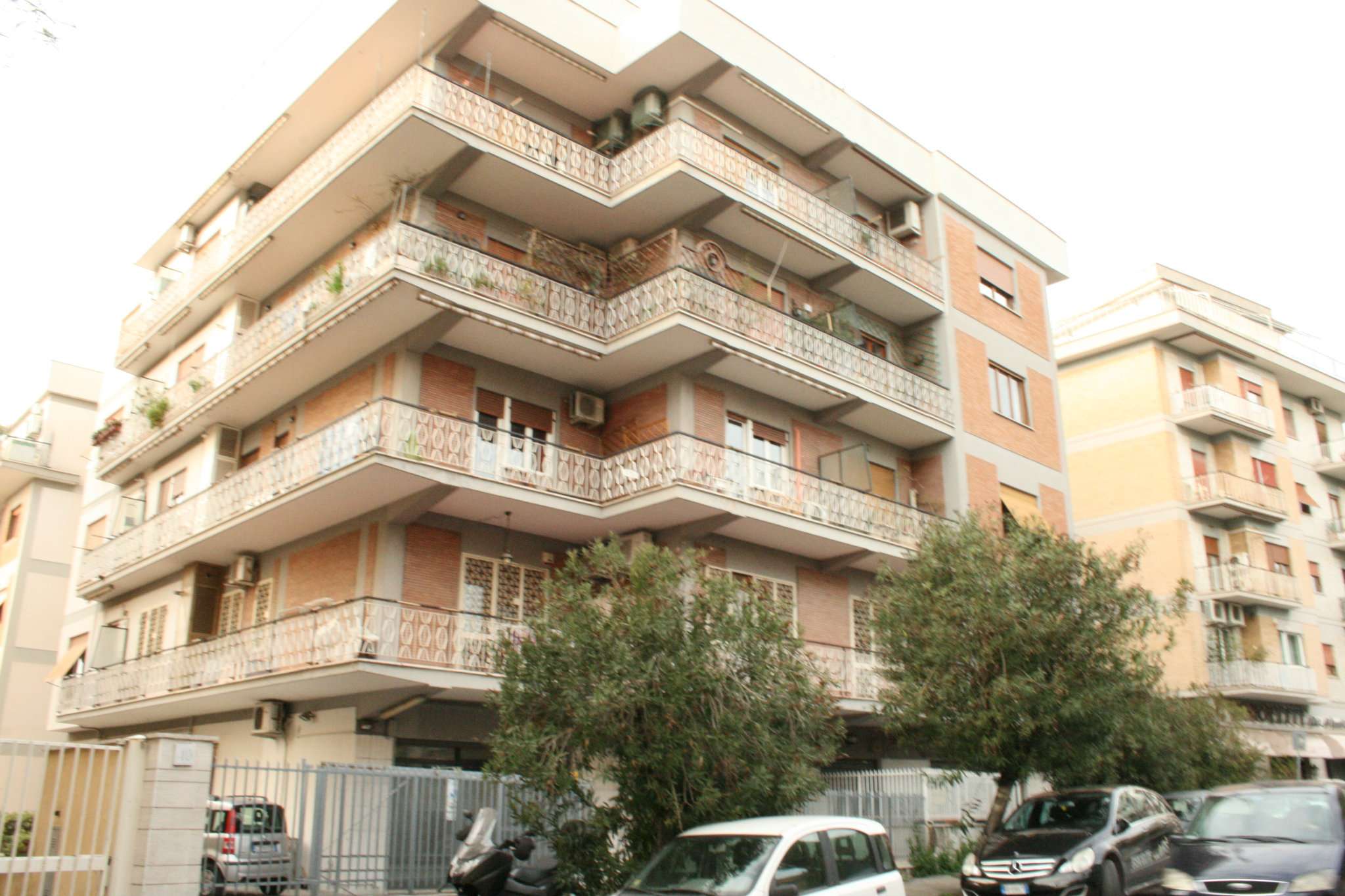 Negozio - Loc.Com. ROMA affitto  APPIO LATINO (IX MUN.) Giovanni Villani San Giovanni immobiliare S.r.l.