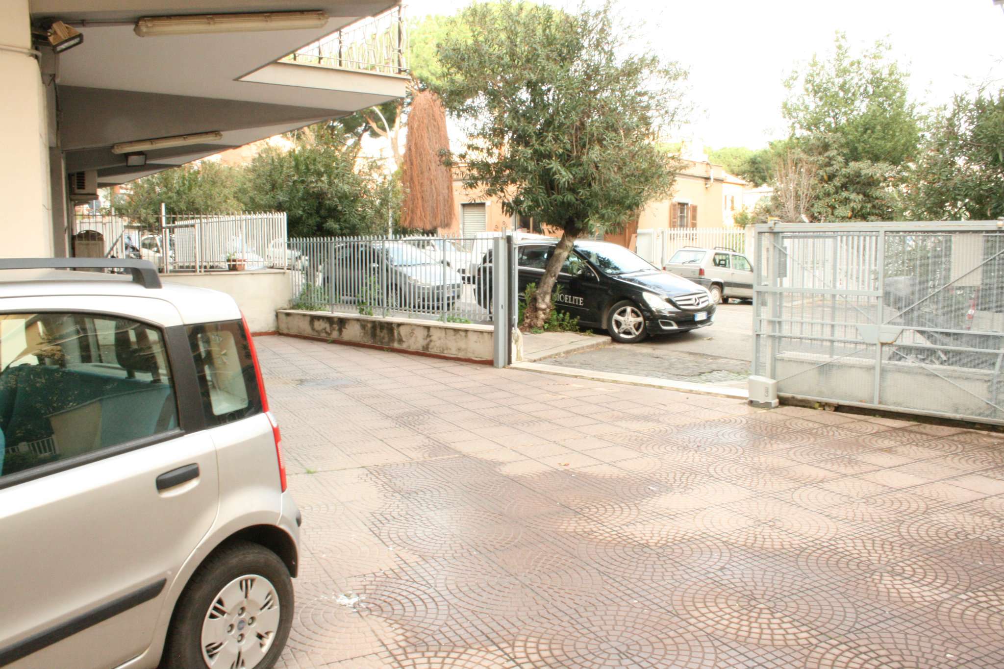 Negozio - Loc.Com. ROMA affitto  APPIO LATINO (IX MUN.) Giovanni Villani San Giovanni immobiliare S.r.l.