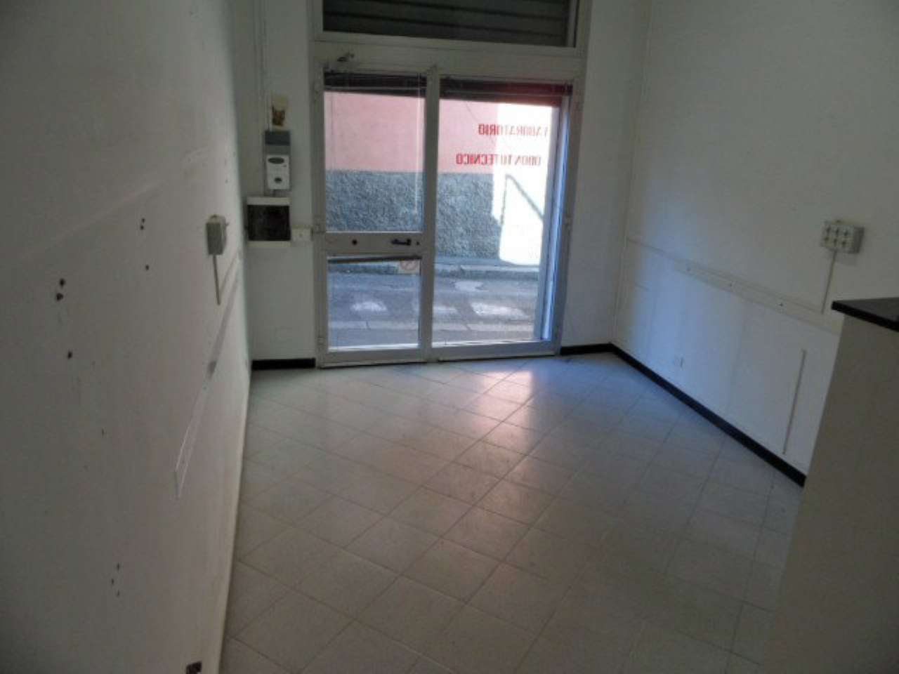 Negozio - Loc.Com. GENOVA vendita  CORNIGLIANO MURATORI studio 3 immobiliare