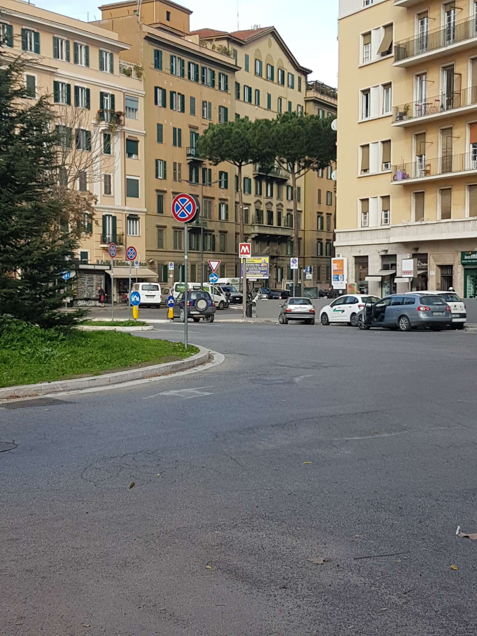 Negozio - Loc.Com. ROMA vendita  TRIESTE (II MUN.) VIA SABRATA Immobiliare Trieste 125