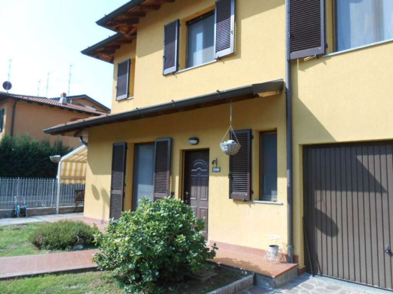 Villa Bifamiliare CRESPIATICA vendita   roma Immobiliare Milano Hinterland