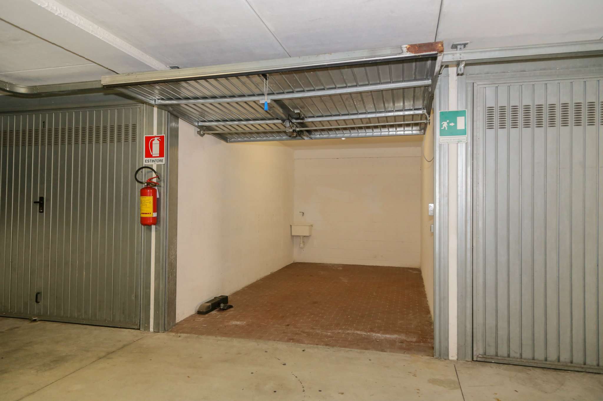 Box auto - Posto auto GENOVA vendita  SESTRI P.  Agenzia Ghirardi sas