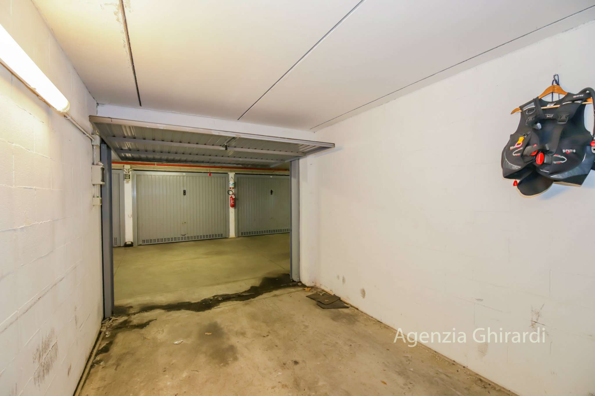 Box auto - Posto auto GENOVA affitto  SESTRI P.  Agenzia Ghirardi sas