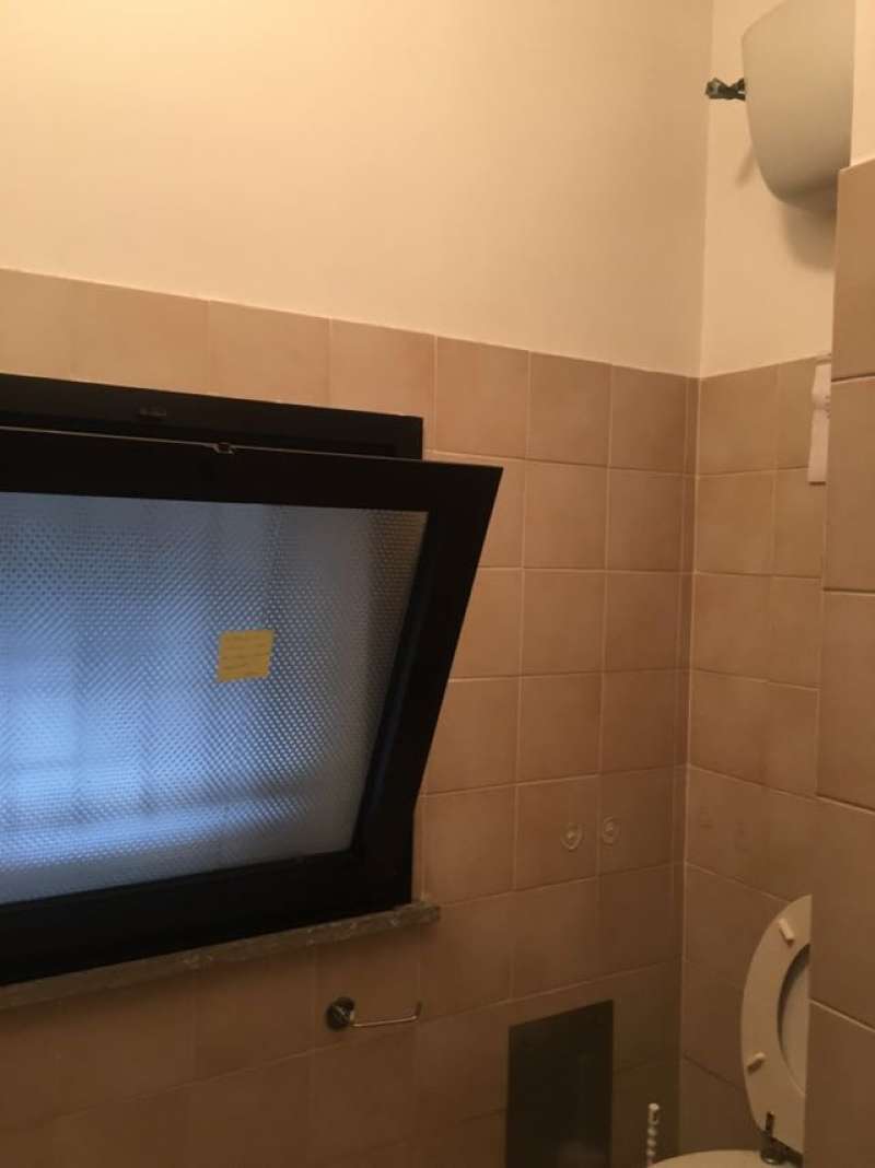 Negozio - Loc.Com. ROMA vendita  LAURENTINA Renato Cesarini Immobiliare Gallia di Botarelli Stefania