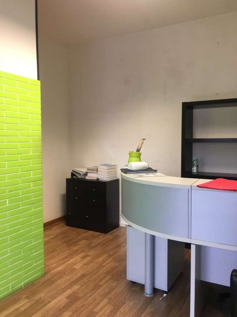 Negozio - Loc.Com. ROMA vendita  LAURENTINA Renato Cesarini Immobiliare Gallia di Botarelli Stefania
